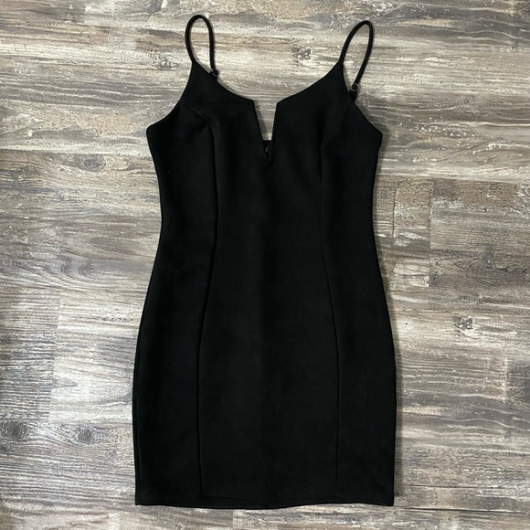 Black Slim Fitting Dress - Picture 3 of 6